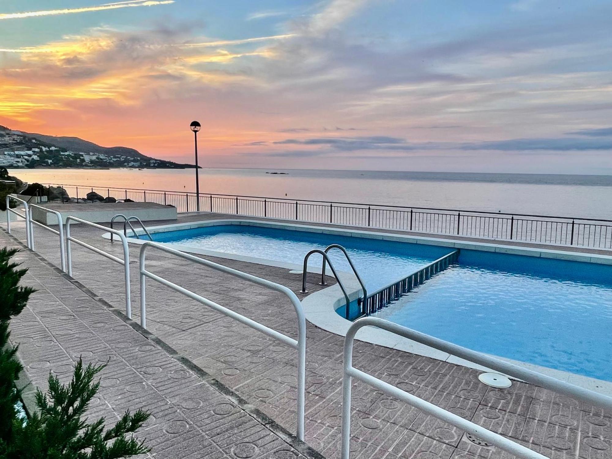 Magnifique Appartement En Front De Mer, Caneylles Roses Kültér fotó