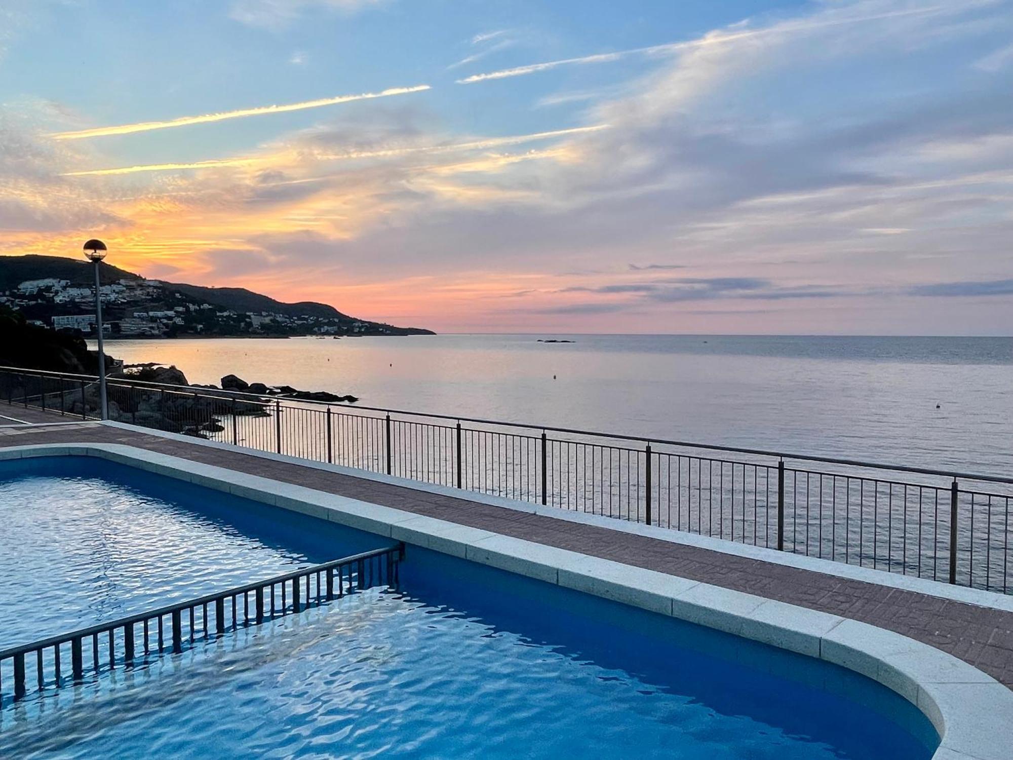 Magnifique Appartement En Front De Mer, Caneylles Roses Kültér fotó